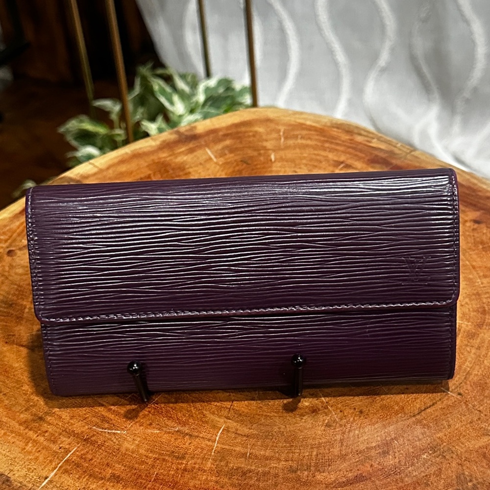 Authentic Louis Vuitton Epi Long Wallet Plum Purple Bifold Wallet Made in Spain